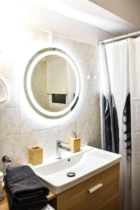 Newly Renovated-City Center Apartment Αθήνα Εξωτερικό φωτογραφία